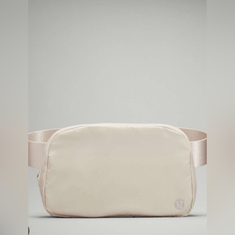 *Flawed* Lululemon Everywhere Belt Bag 1L